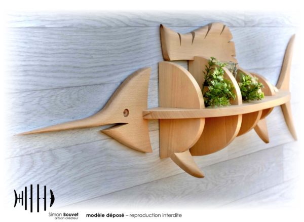 étagère espadon vue rapprochée avec plantes vertes