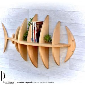 étagère poisson 80cm vue avant avec livres et plantes vertes