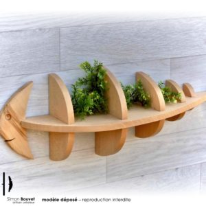 étagère poisson 66cm vue de devant avec plantes vertes