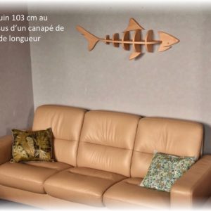 étagère requin 103cm au dessus d'un canapé de 2m de longueur