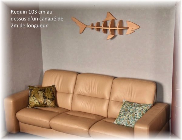 étagère requin 103cm au dessus d'un canapé de 2m de longueur