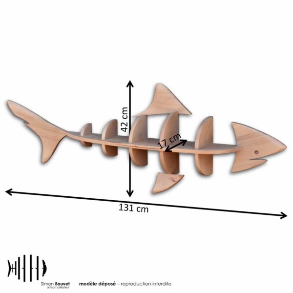 dimensions étagère requin, longueur, hauteur, profondeur en cm : 131 x 42 x 17