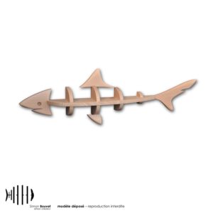 étagère murale 80cm en bois massif en forme de requin