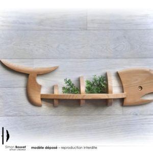 vue de face de la baleine 57cm avec plantes d'ornement